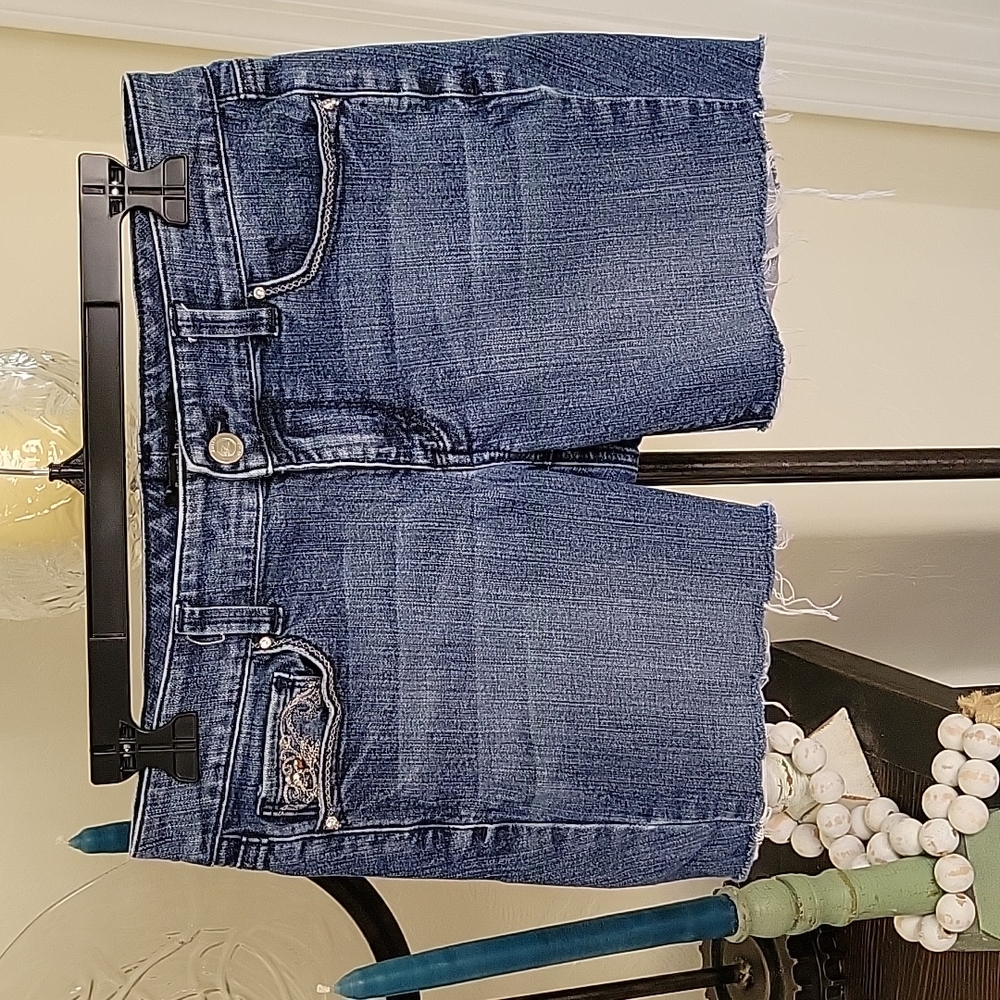 White House/Black Market BLANC boot leg Jean shorts Embroidered/ sequin pockets